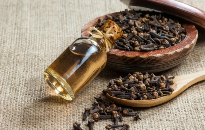 New synthetic Aroma chemical- Clove - Eugenol New synthetic Aroma chemical- Clove - Eugenol