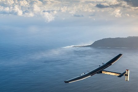 Solar Impulse 2 in flight, Hawaii to Moffett (USA)