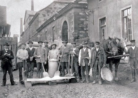 1904–1905 — Workers from the Ludwigshalle saline