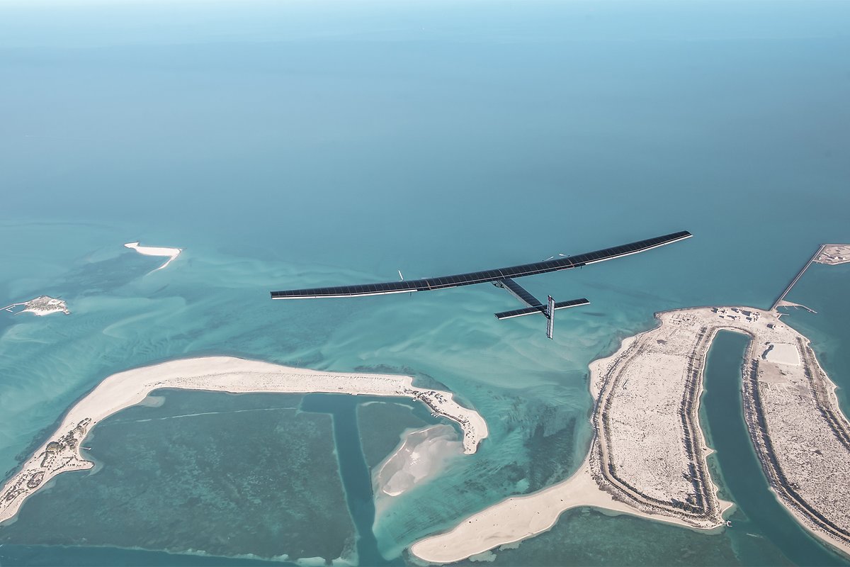 2015_03_01_Solar_Impulse_2_RTW_Second_Test_Flight_Abu_Dahbi_Revillard