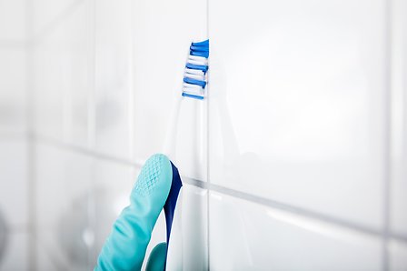 Cleaning with toothbrush