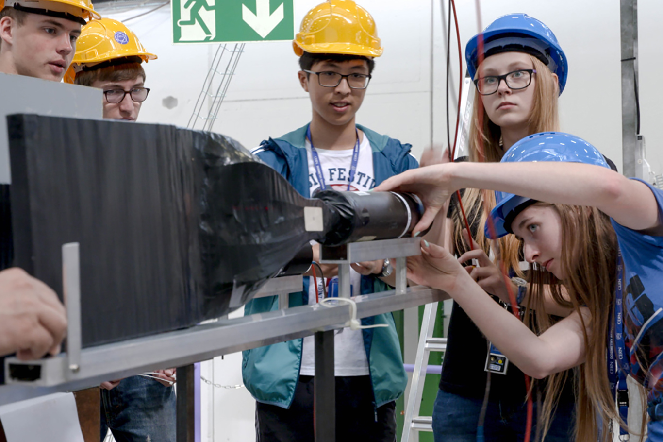 students-doing-cern-program