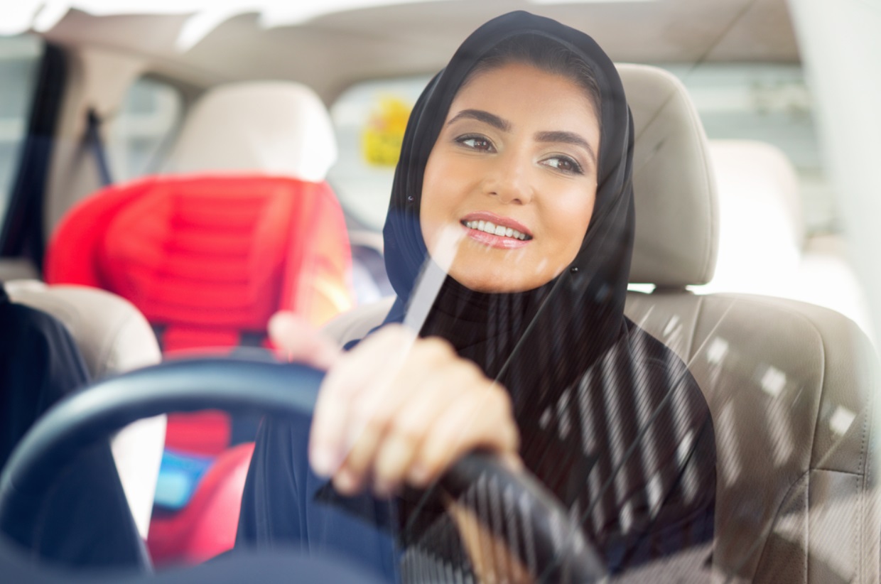 female-driving-with-a-veil-during-a-sunny-day