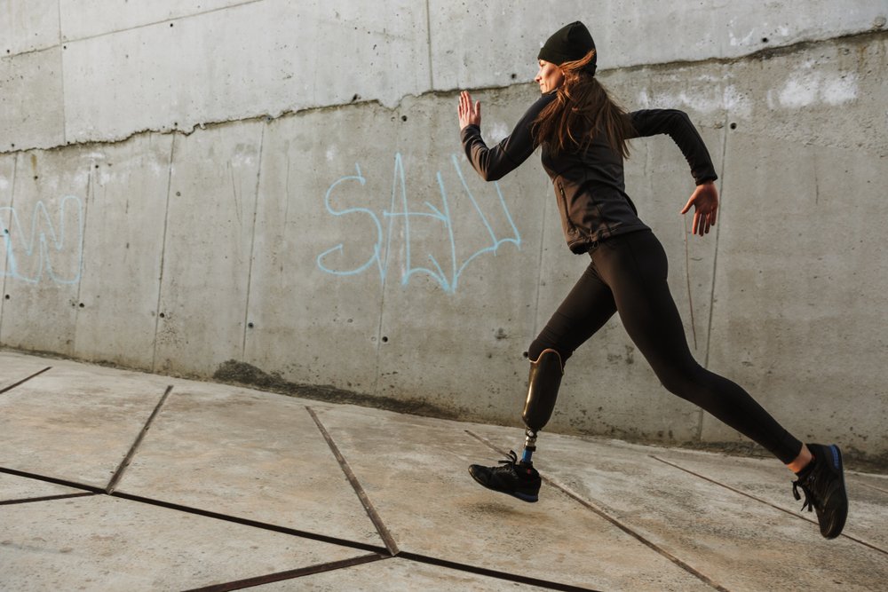 woman-running-with-high-performance-lower-limb-prosthetics woman-running-with-high-performance-lower-limb-prosthetics