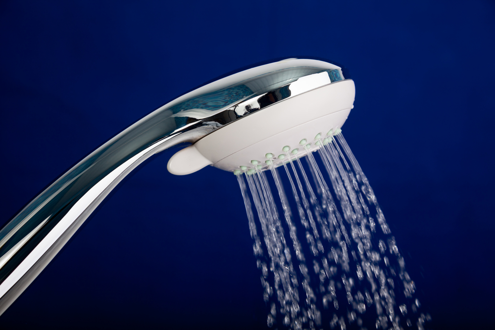 shower-head-with-slow-running-water-for-water-economy shower-head-with-slow-running-water-for-water-economy