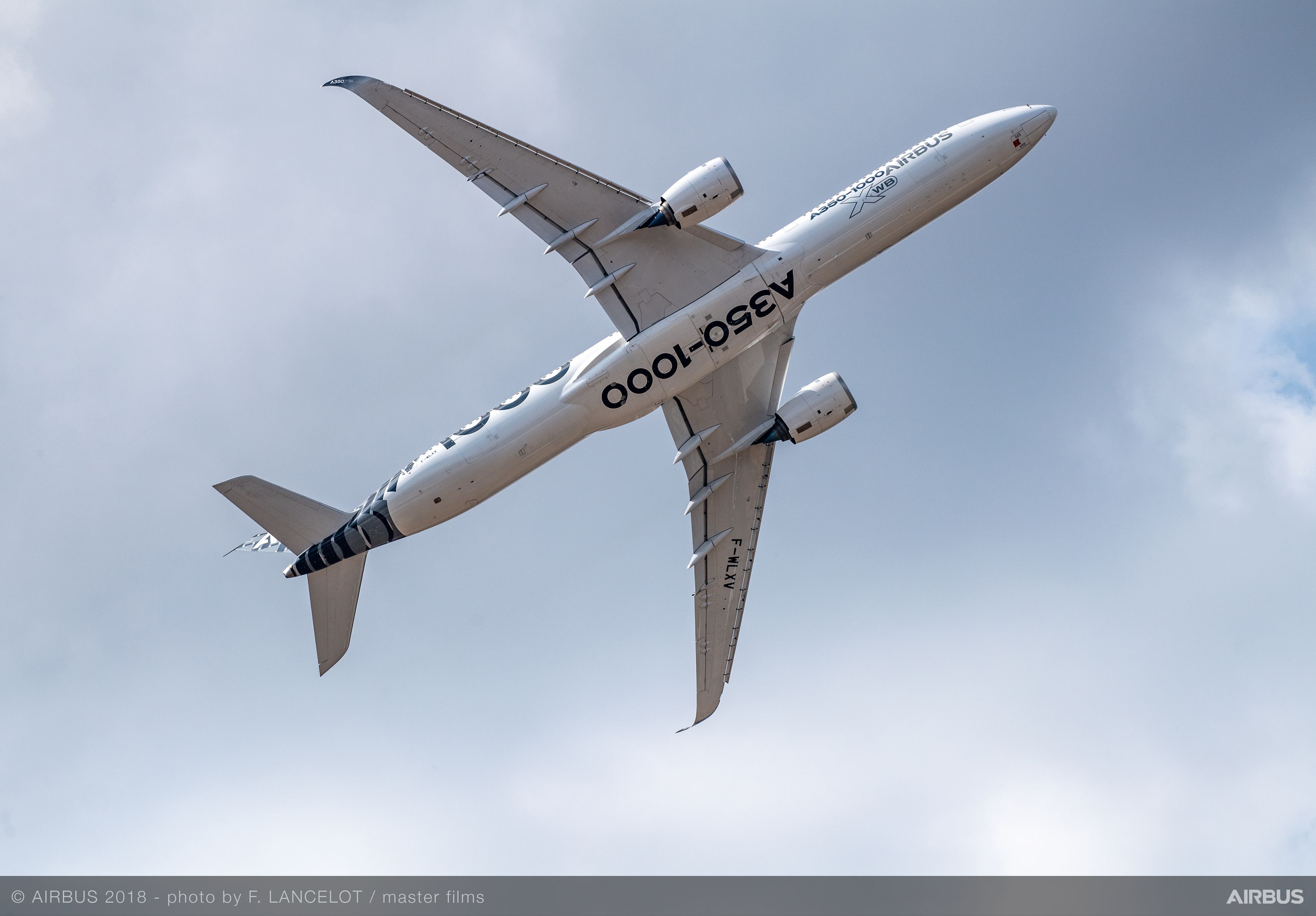 FIA-2018-A350-1000-flying-display-day-04-002 FIA-2018-A350-1000-flying-display-day-04-002