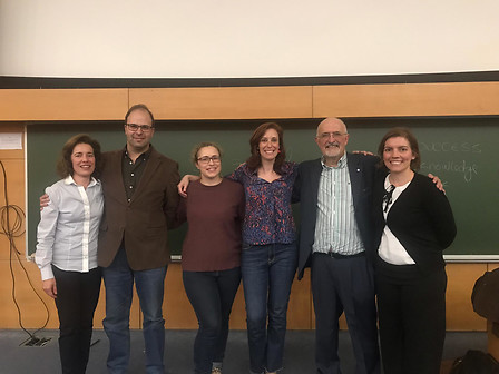 FCUL (Foto de PCe com 3 colegas e Prof. Maria José Lourenço e Prof. Carlos Castro)