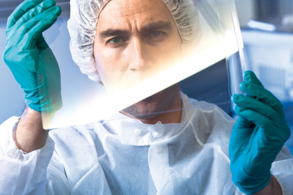 Karriere-Researcher-mit-glass-scheibe Karriere-Researcher-mit-glass-scheibe