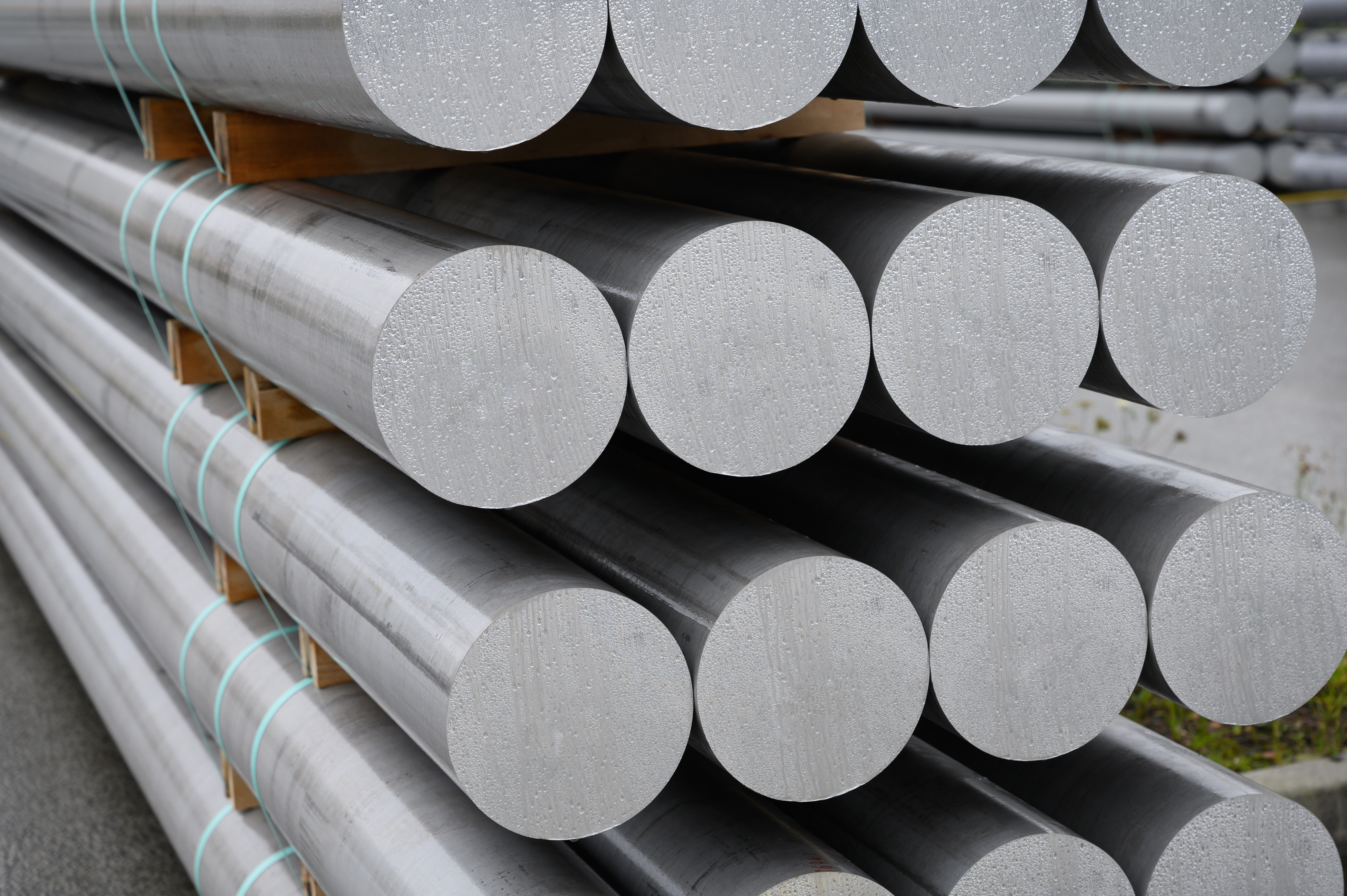 Aluminum round bars for further processing - Metal cleaning Aluminum round bars for further processing - Metal cleaning
